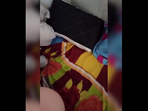 ❤️ منهنجي روم ميٽ گهر ۾ اڪيلي رهي ٿي ڇاڪاڻ ته هن جو مڙس موڪلن تي وڃي ٿو ۽ مان موقعو وٺان ٿو ته هن کي چوسان ۽ هن جي گدا کي کير سان ڀريان. ❤ ☑